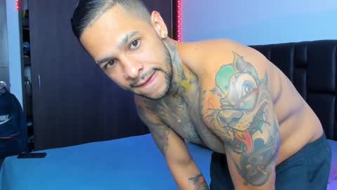 Snapshot of danyfitguy_ chatting on February 6, 9:43 am danyfitguy_ online show from February 6, 9:43 am