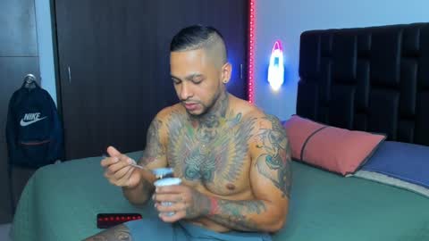 Snapshot of danyfitguy_ chatting on December 30, 11:28 pm danyfitguy_ online show from December 30, 11:28 pm