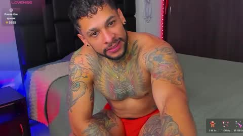 danyfitguy_ online show from December 1, 2:42 pm