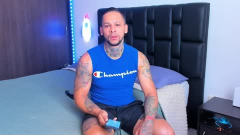 Snapshot of danyfitguy_ chatting on January 24, 1:47 pm danyfitguy_ online show from January 24, 1:47 pm