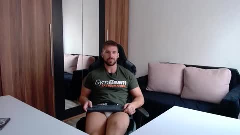 Snapshot of darius_94 chatting on September 21, 12:05 pm darius_94 online show from September 21, 12:05 pm