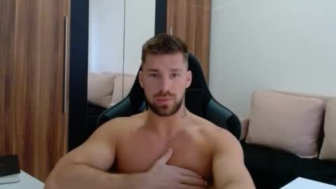 darius_94 online show from January 18, 1:35 pm