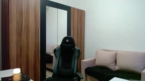 darius_94 online show from February 3, 6:16 am