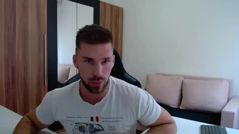 darius_94 online show from November 13, 12:32 pm