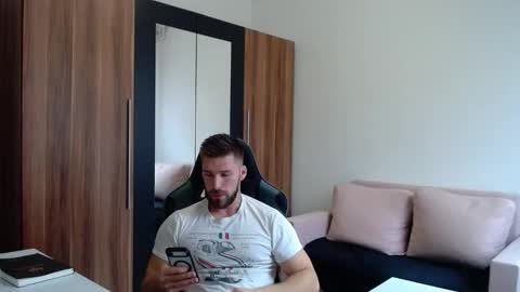 darius_94 online show from March 28, 10:48 am