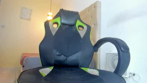 darkknightx01 online show from January 7, 1:43 am