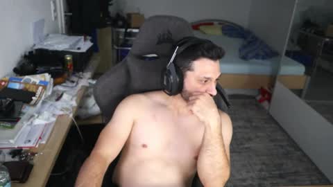 Snapshot of darkschneider_ chatting on October 4, 5:45 am darkschneider_ online show from October 4, 5:45 am