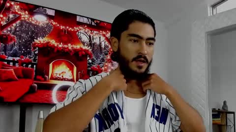 Snapshot of david_johnson372 chatting on December 25, 12:05 pm Hey im David that loves to explore and speak their fantasies. Very open talktative and nice. Feel free to chat with me online show from December 25, 12:05 pm