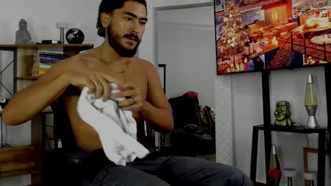 Snapshot of david_johnson372 chatting on December 6, 11:00 am Hey im David that loves to explore and speak their fantasies. Very open talktative and nice. Feel free to chat with me online show from December 6, 11:00 am