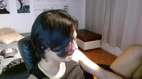 Snapshot of davoxer chatting on October 5, 5:00 am davoxer online show from October 5, 5:00 am