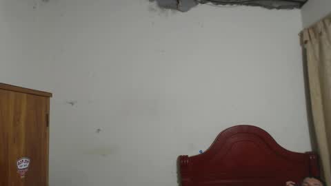 Snapshot of daylon_brown_ chatting on October 5, 12:03 am Dylon online show from October 5, 12:03 am
