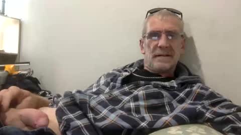 deanofflove221000 online show from April 1, 5:42 am