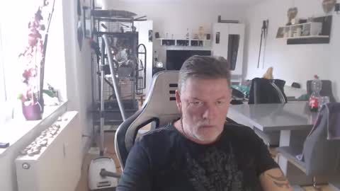 Snapshot of deinprinz2312 chatting on October 22, 7:56 am deinprinz2312 online show from October 22, 7:56 am