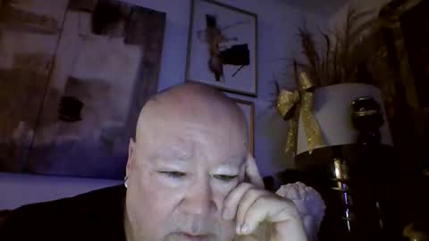Snapshot of denboisvin2043 chatting on December 18, 11:45 am denboisvin2043 online show from December 18, 11:45 am