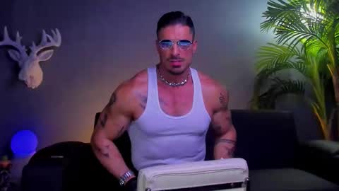 dennis_cox_ online show from December 14, 7:04 am