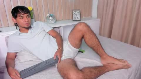 dereck_g online show from April 17, 4:48 am