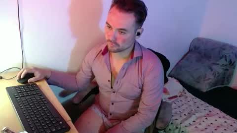 Dereck Mills3 online show from May 12, 2:09 am