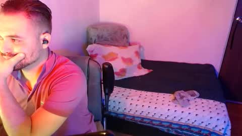 Dereck Mills3 online show from May 4, 2:24 am