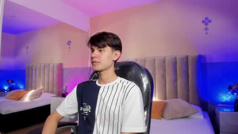 derek_sinn online show from April 8, 9:34 pm