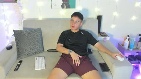 Diego Robles online show from June 2, 1:34 pm