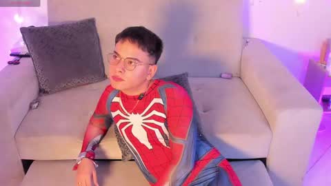 Diego Robles online show from May 24, 11:55 pm