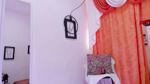 dilan_scootk_ online show from February 18, 7:22 pm