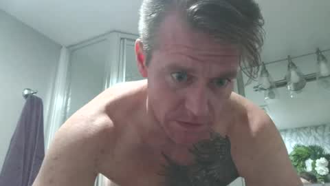 dilfiguess1 online show from May 1, 3:14 pm