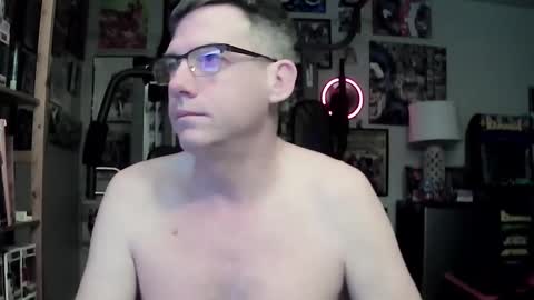 Snapshot of dix_handley_50 chatting on February 15, 2:22 pm dix_handley_50 online show from February 15, 2:22 pm