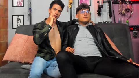 Snapshot of dom2travelers_sm chatting on February 8, 1:54 pm Diego Castell online show from February 8, 1:54 pm