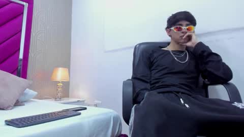 Dominic foox online show from February 16, 1:31 pm