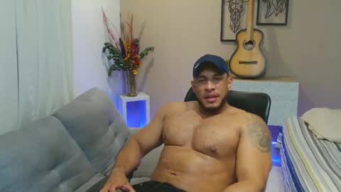 dominic_hulk1 online show from October 9, 3:55 am