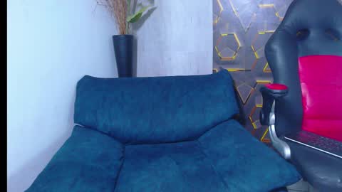 dominic_smith_ online show from April 10, 4:41 am