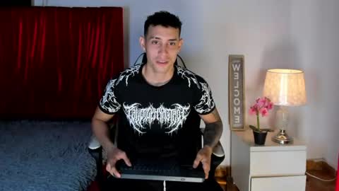 dominyck_ online show from June 21, 5:24 am