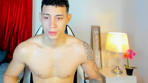 dominyck_ online show from June 17, 4:58 am