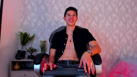 Snapshot of dorian_mystery chatting on January 19, 4:22 am dorian_mystery online show from January 19, 4:22 am