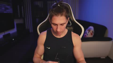 Dorian Reyes online show from March 14, 1:01 am