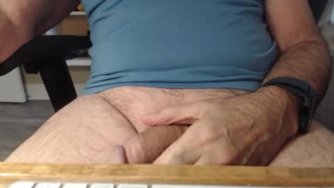 Snapshot of down69_4_u chatting on December 30, 12:32 am down69_4_u online show from December 30, 12:32 am