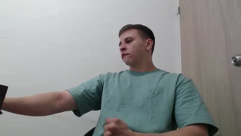 draco_boy2000 online show from March 28, 11:27 pm