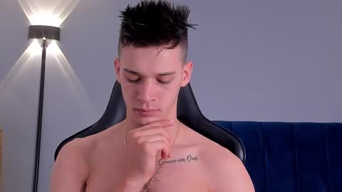 Snapshot of drake_carter1 chatting on February 20, 3:01 am drake_carter1 online show from February 20, 3:01 am