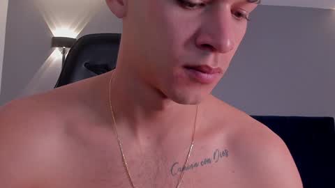 Snapshot of drake_carter1 chatting on January 16, 12:23 am drake_carter1 online show from January 16, 12:23 am