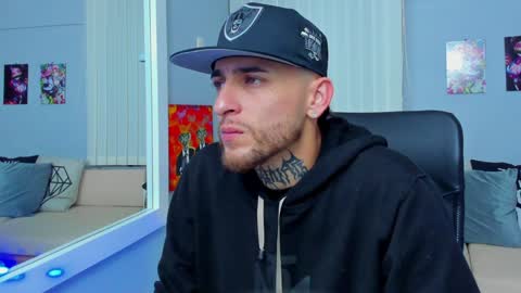 Snapshot of drako_lamar chatting on December 17, 12:54 pm Drako online show from December 17, 12:54 pm