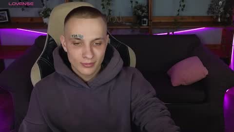 im Kai ntmu online show from April 14, 9:09 am