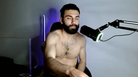 drewwho_ online show from April 15, 8:25 am