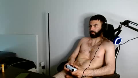 drewwho_ online show from April 16, 9:39 pm