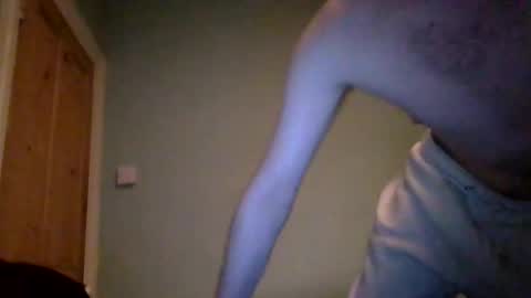 dude106954 online show from April 5, 11:01 pm