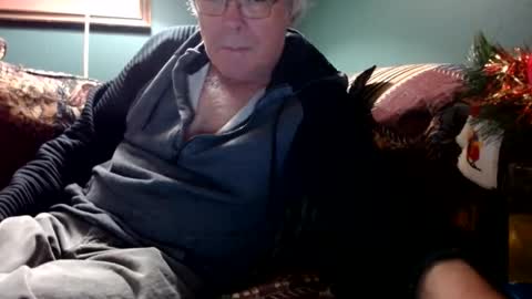 Snapshot of dug38 chatting on December 28, 2:22 am Doug online show from December 28, 2:22 am