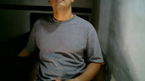 Snapshot of dumout33 chatting on January 6, 7:56 pm Sergio online show from January 6, 7:56 pm