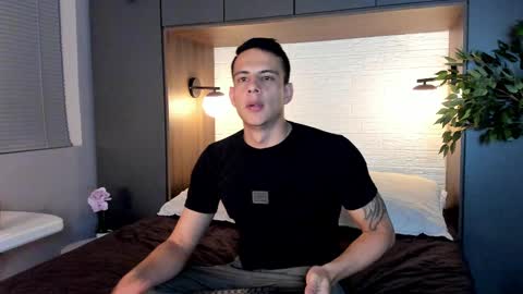 Snapshot of dustin_sonne chatting on December 4, 3:48 am Dustin Sonne online show from December 4, 3:48 am