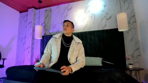 Snapshot of dustin_sonne chatting on September 9, 3:39 am Dustin Sonne online show from September 9, 3:39 am