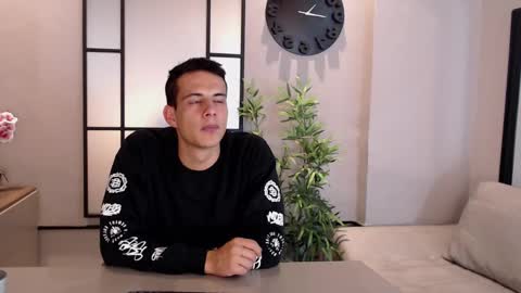 Snapshot of dustin_sonne chatting on December 15, 3:45 am Dustin Sonne online show from December 15, 3:45 am